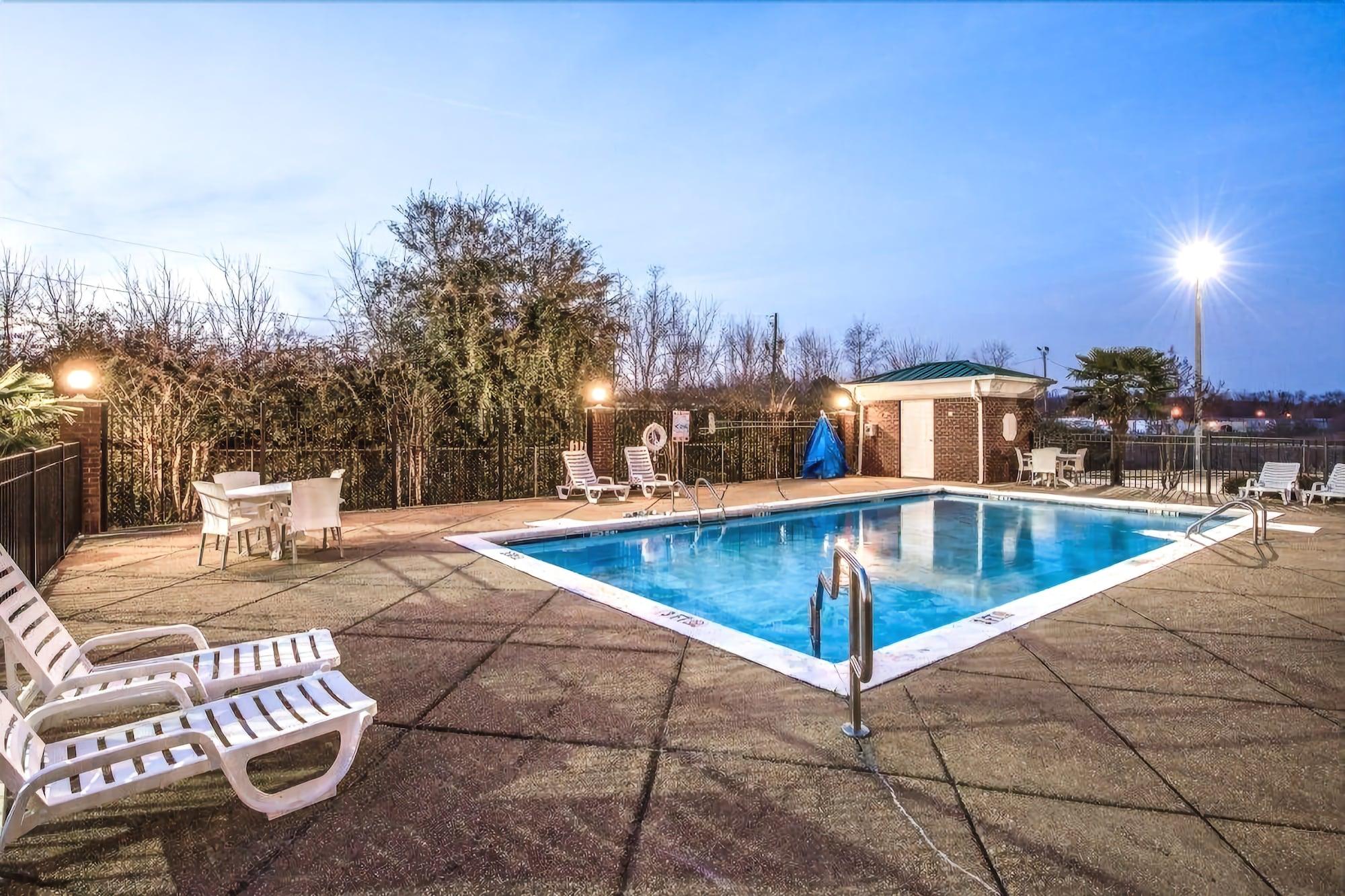 Baymont By Wyndham Montgomery South מראה חיצוני תמונה