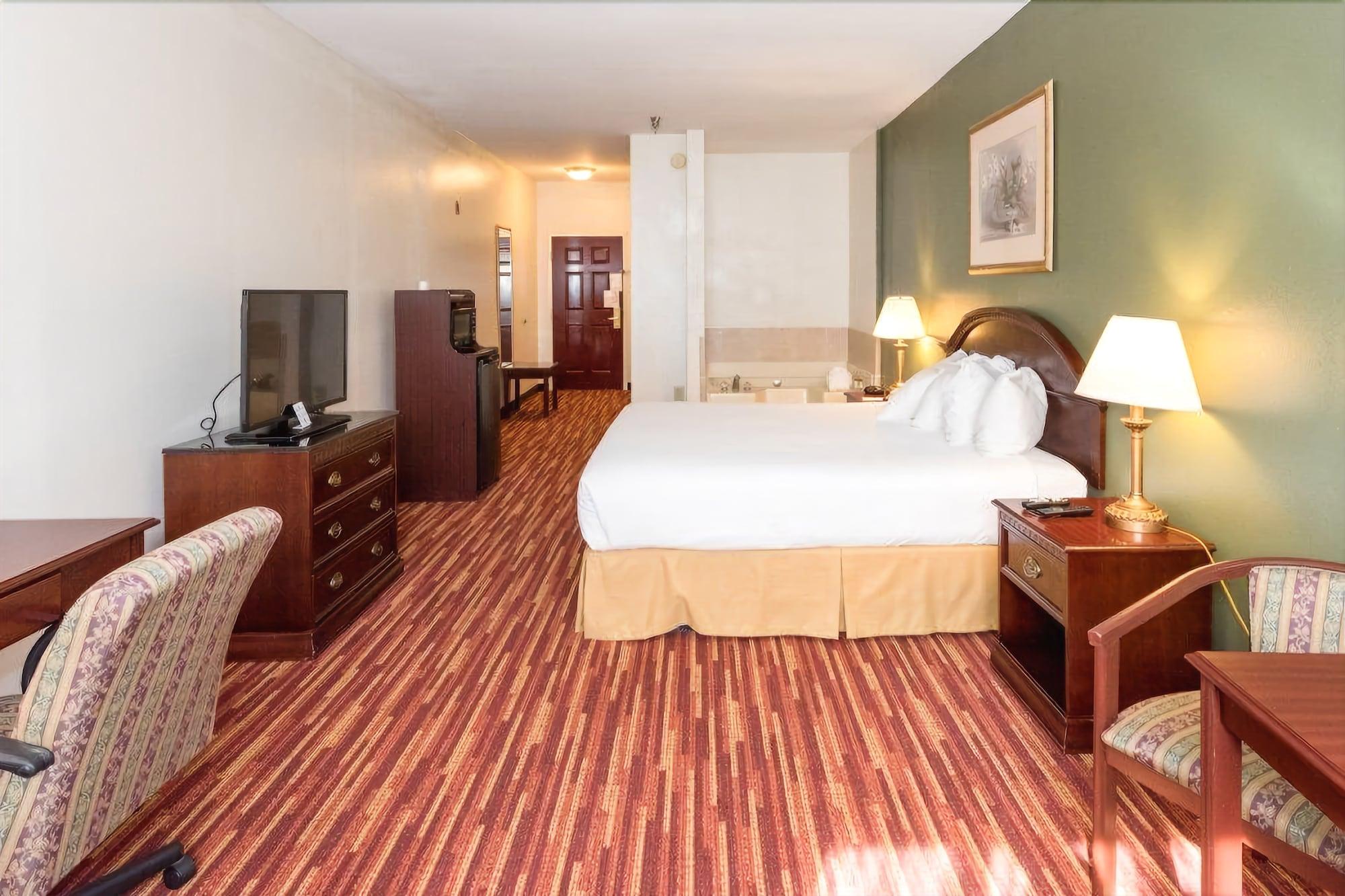 Baymont By Wyndham Montgomery South מראה חיצוני תמונה