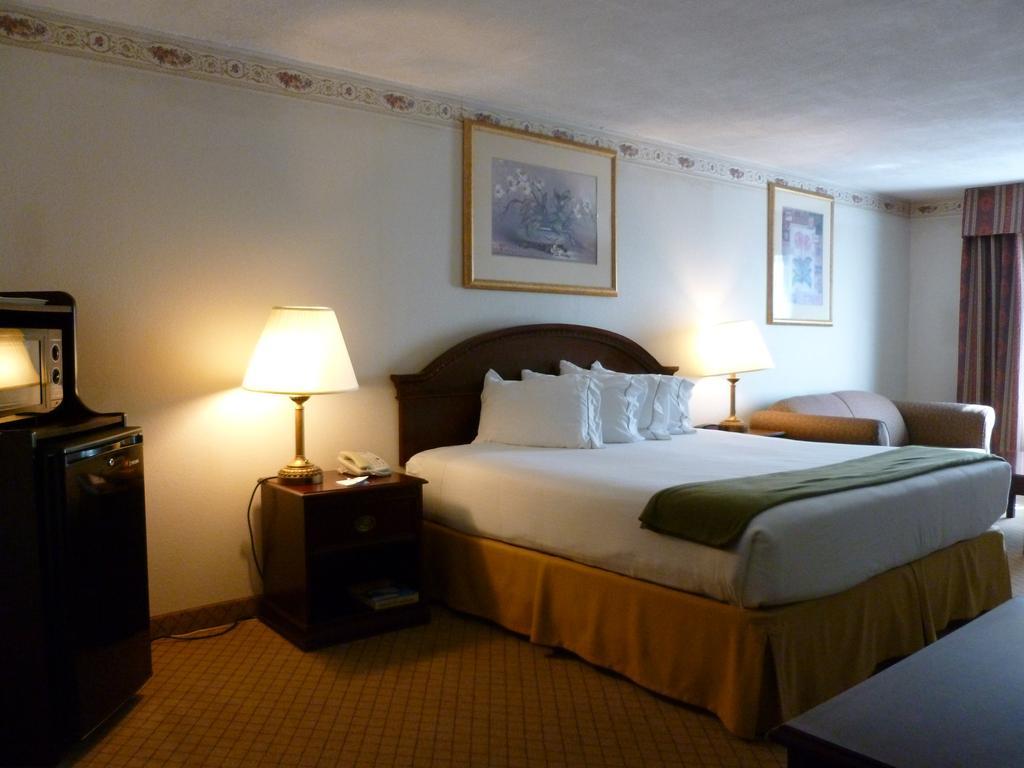 Baymont By Wyndham Montgomery South מראה חיצוני תמונה