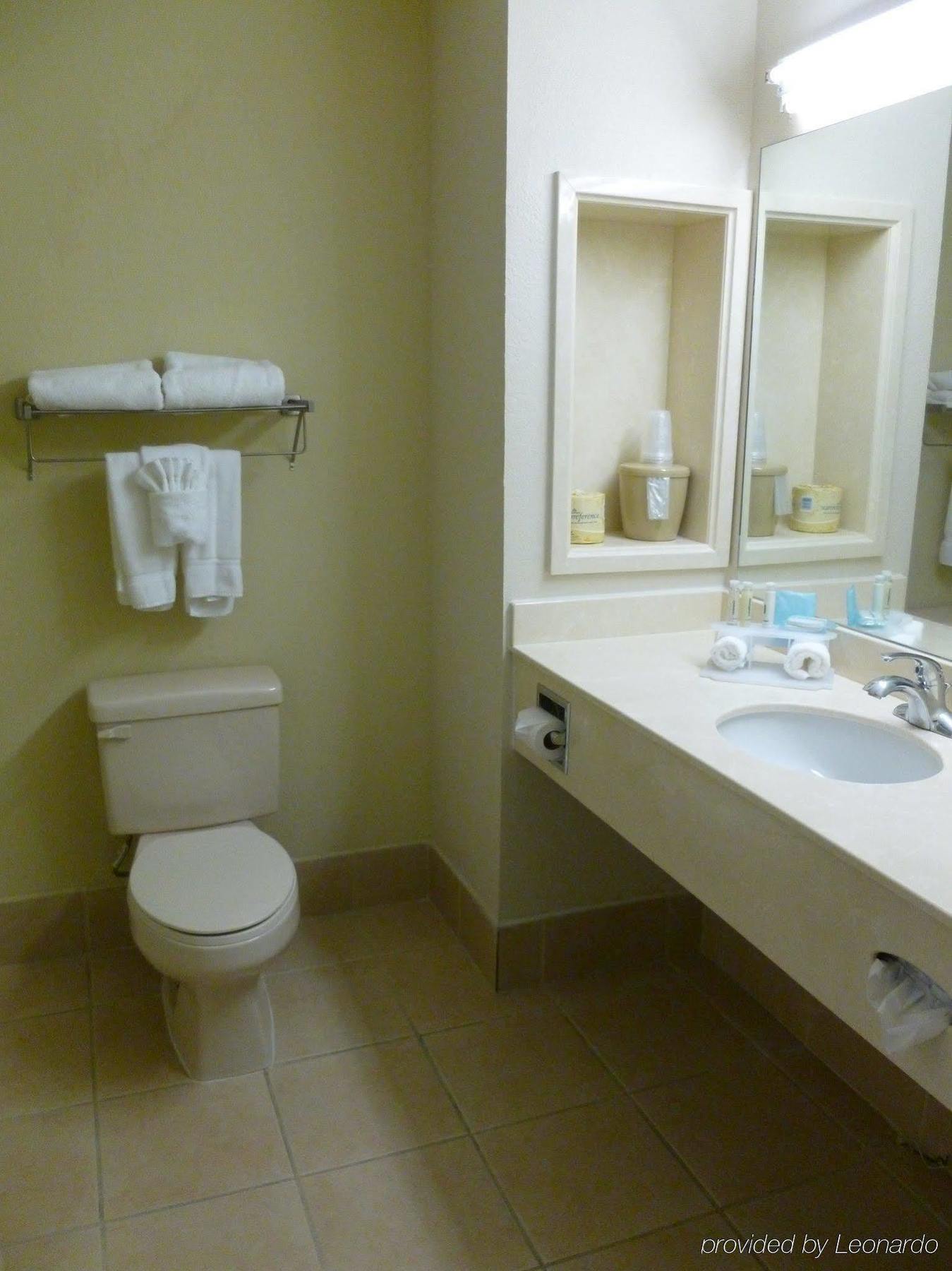 Baymont By Wyndham Montgomery South חדר תמונה