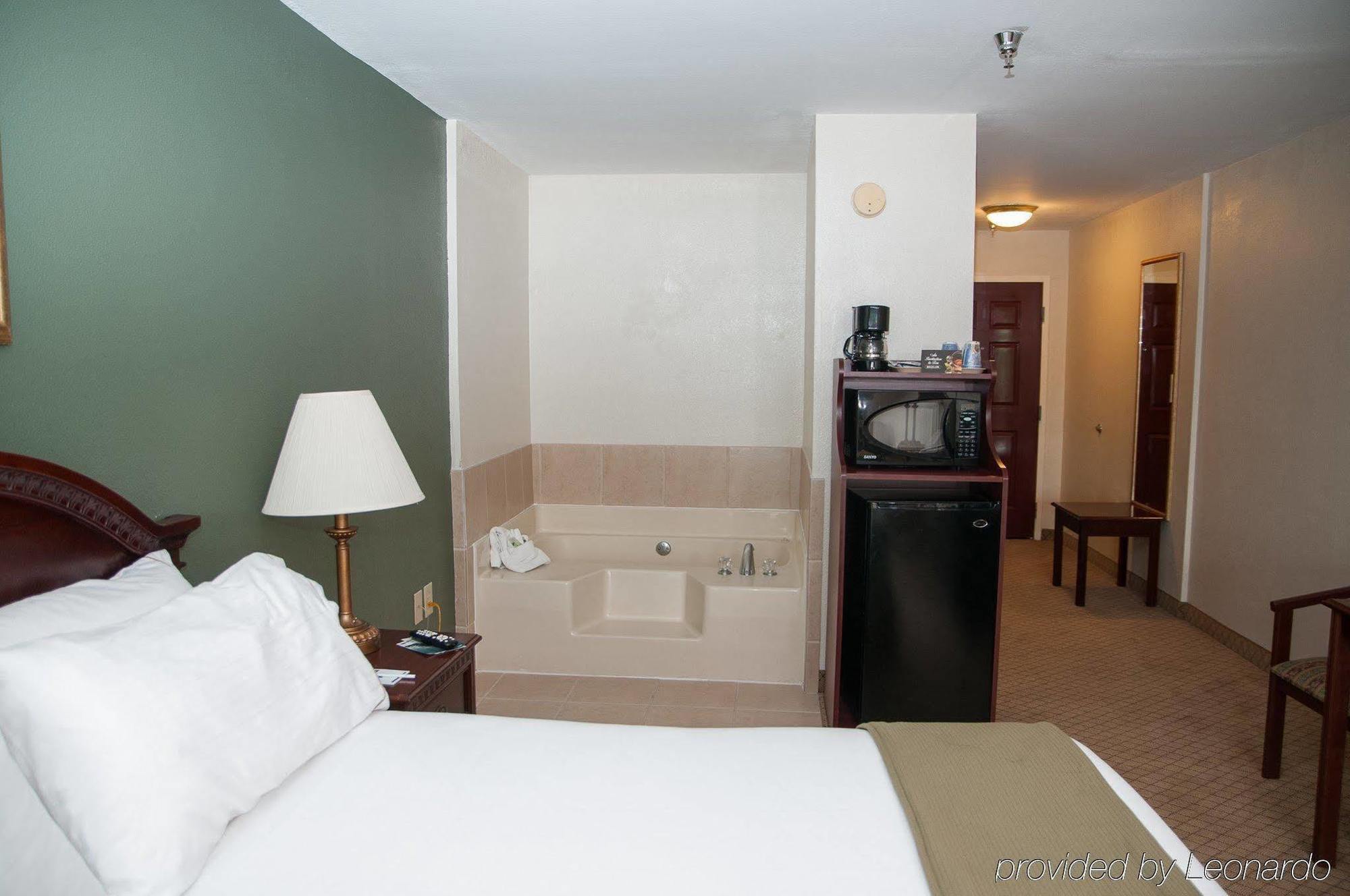 Baymont By Wyndham Montgomery South מראה חיצוני תמונה